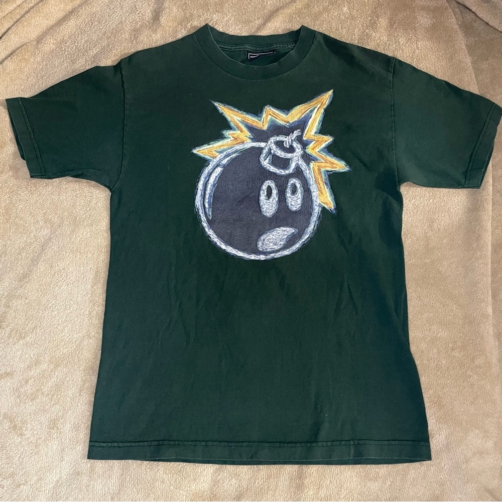 The hundreds painted bomb design tee